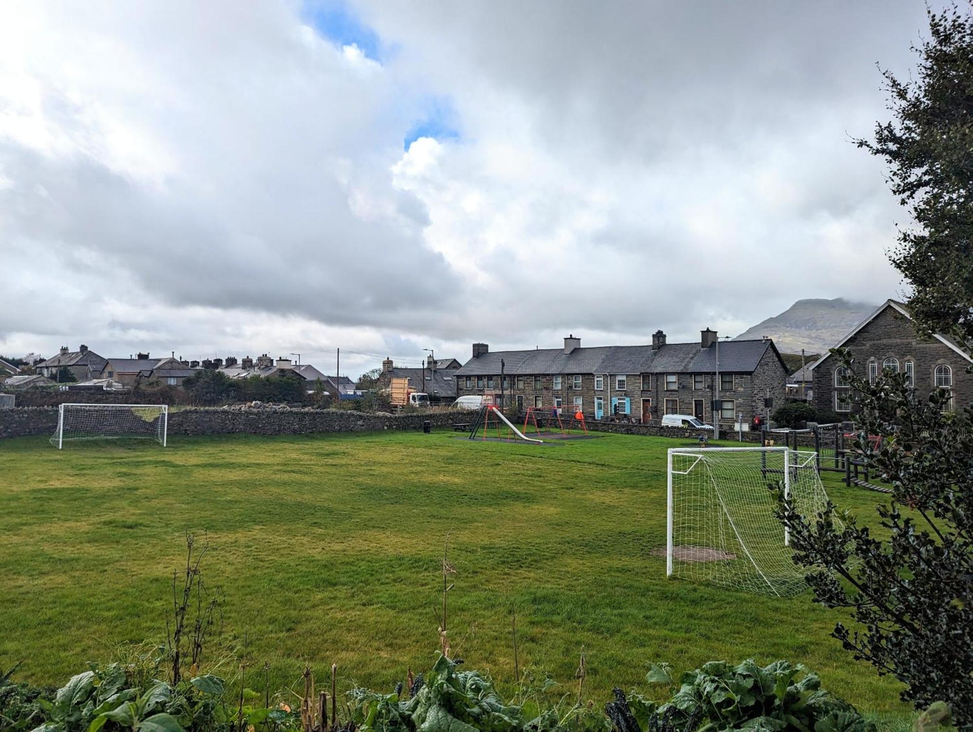 Cheerful 2 Bed Home With Mountain Views Blaenau Ffestiniog Luaran gambar