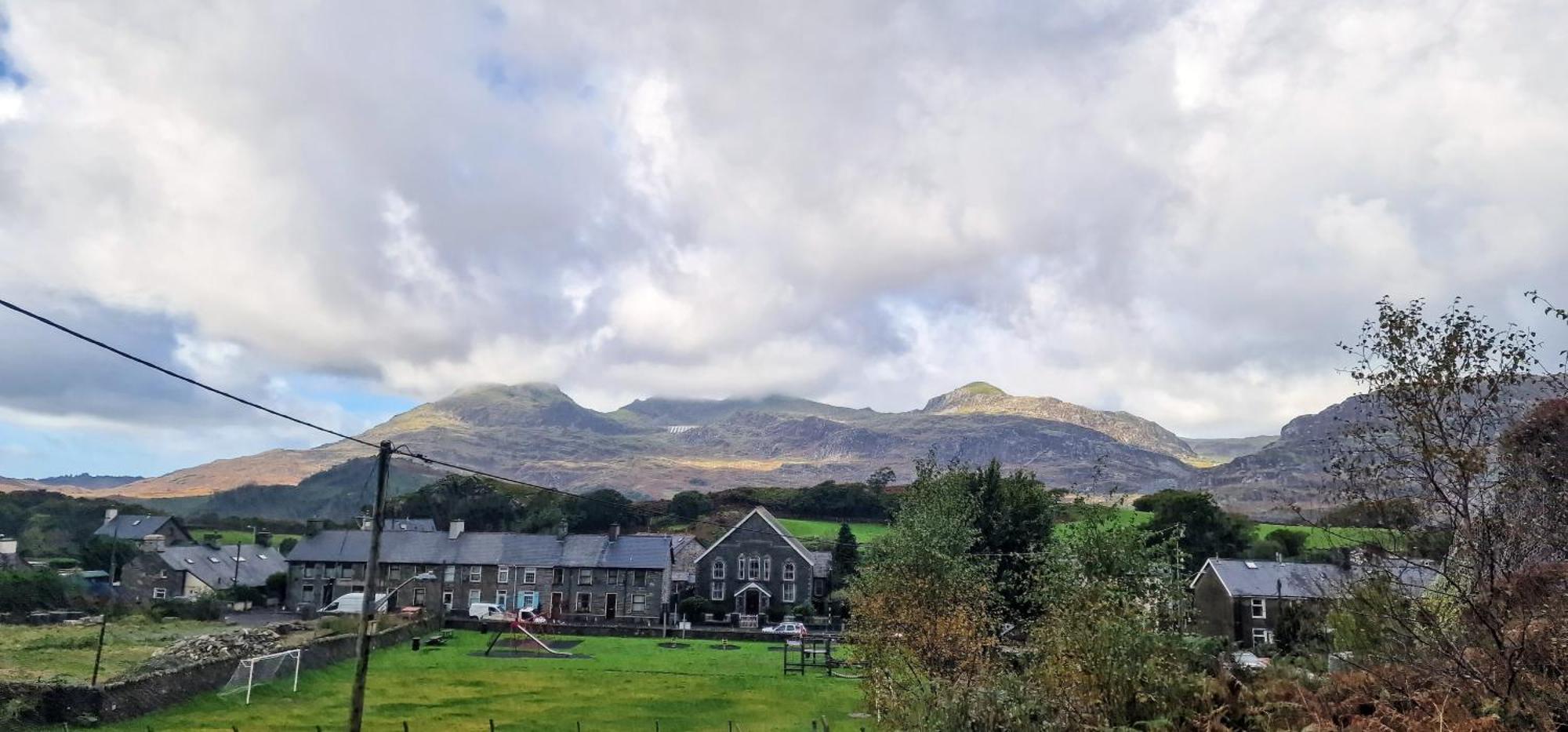 Cheerful 2 Bed Home With Mountain Views Blaenau Ffestiniog Luaran gambar